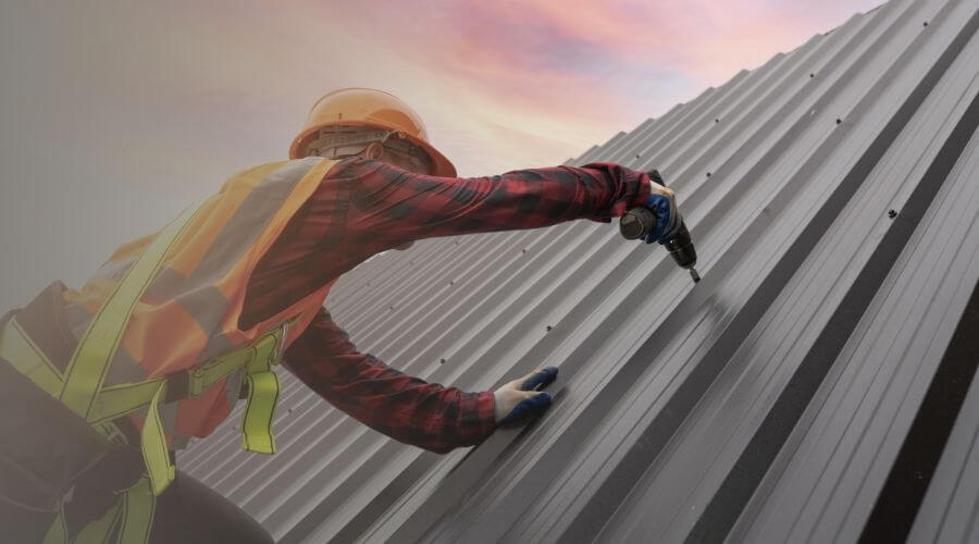 Professional gutter cleaning in Chester, IA